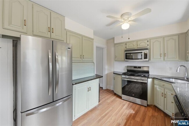 Building Photo - 54 Pomander Walk