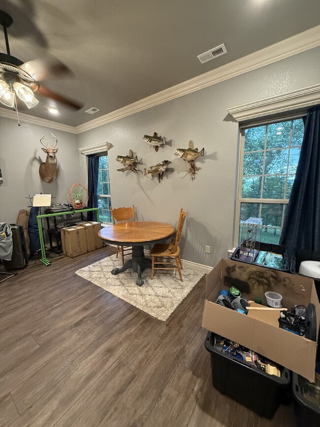 Building Photo - Custom 5 BR / 3 Car Garage, Home theater, ...
