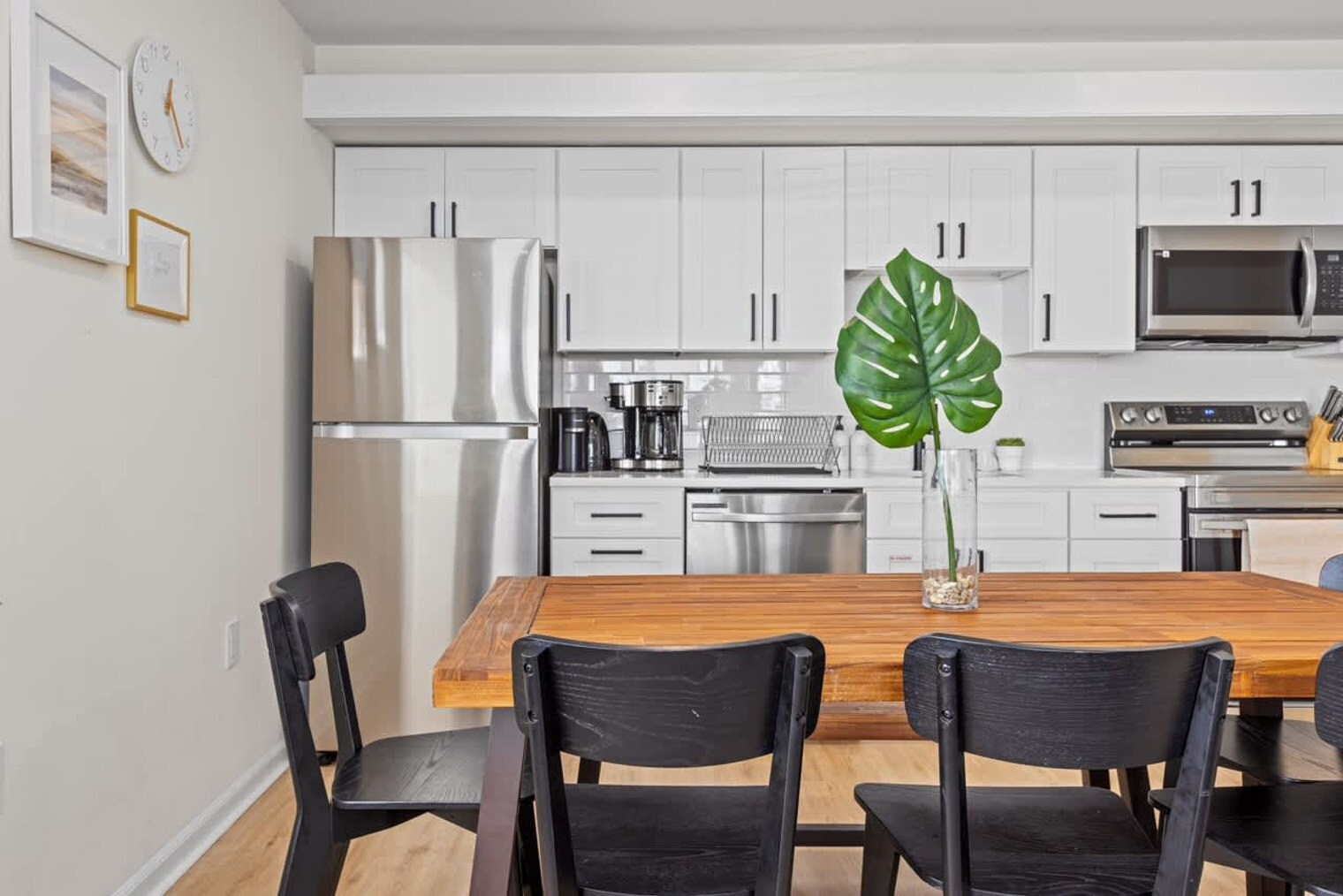 Building Photo - 142 E Youngs Ave