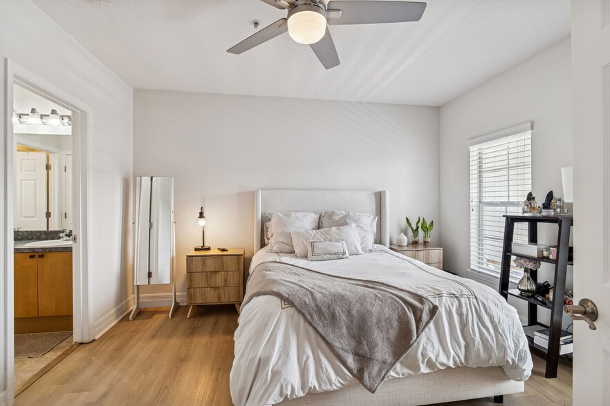 Third floor master bedroom - 4543 Bay Spring Ct
