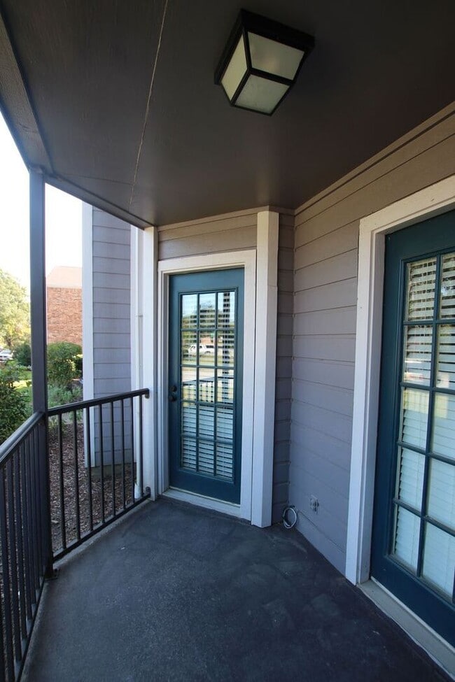 Building Photo - 2 Bed 1 Bath Apartment in South Tyler!