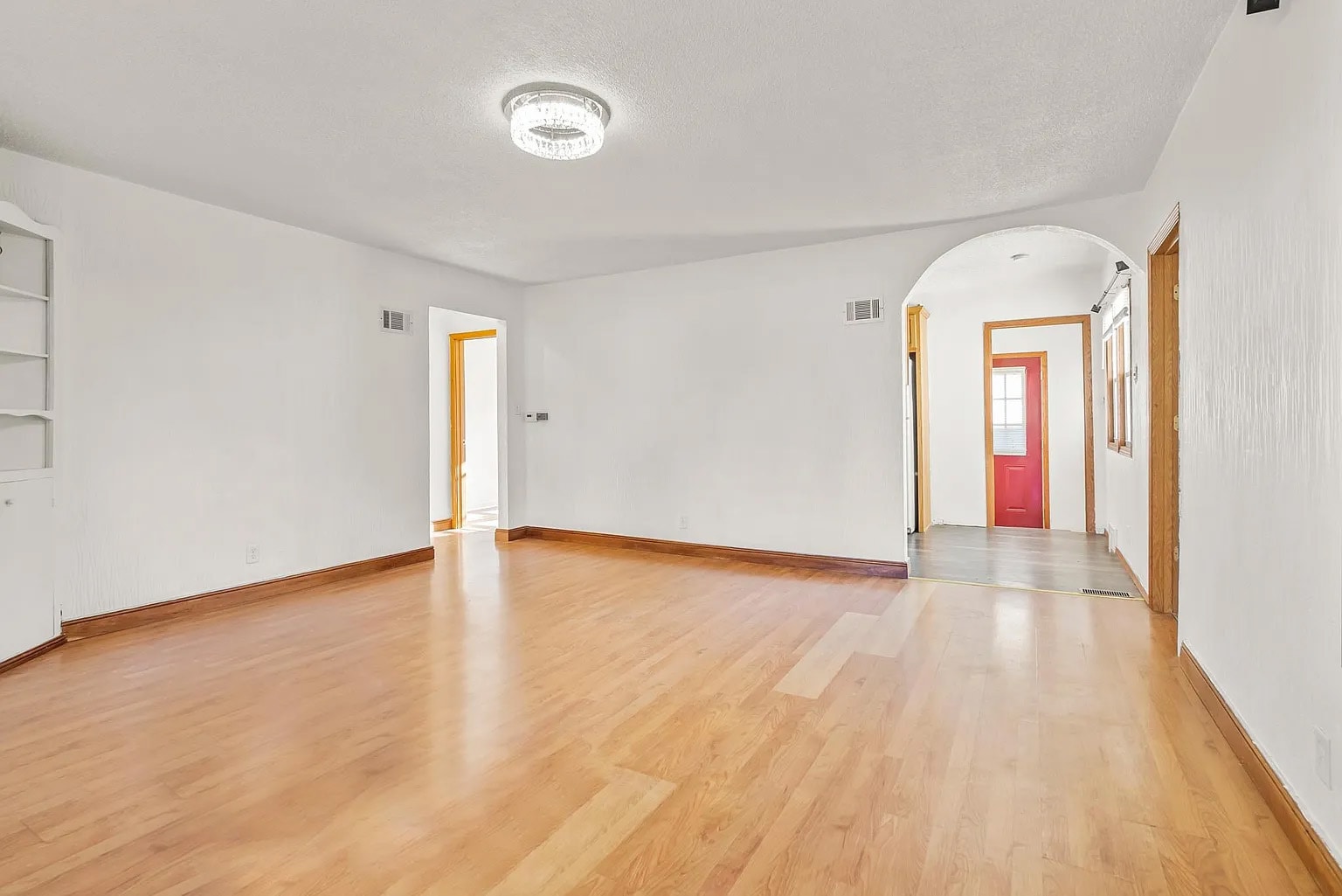 Building Photo - 1520 W 9th St