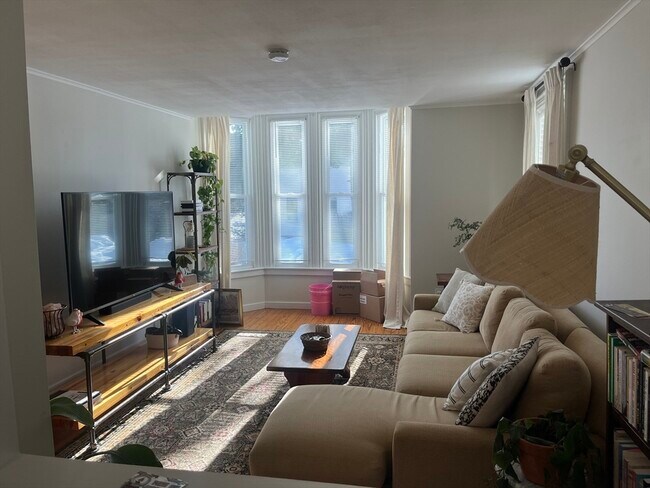 Building Photo - 105 Central St