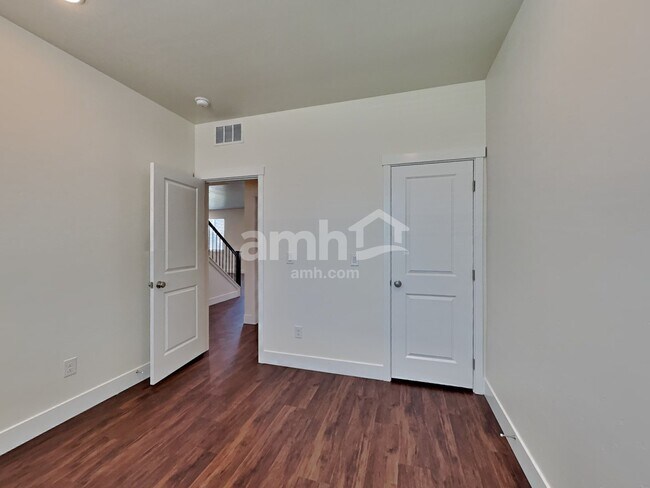 Building Photo - 1421 Alderleaf Ave