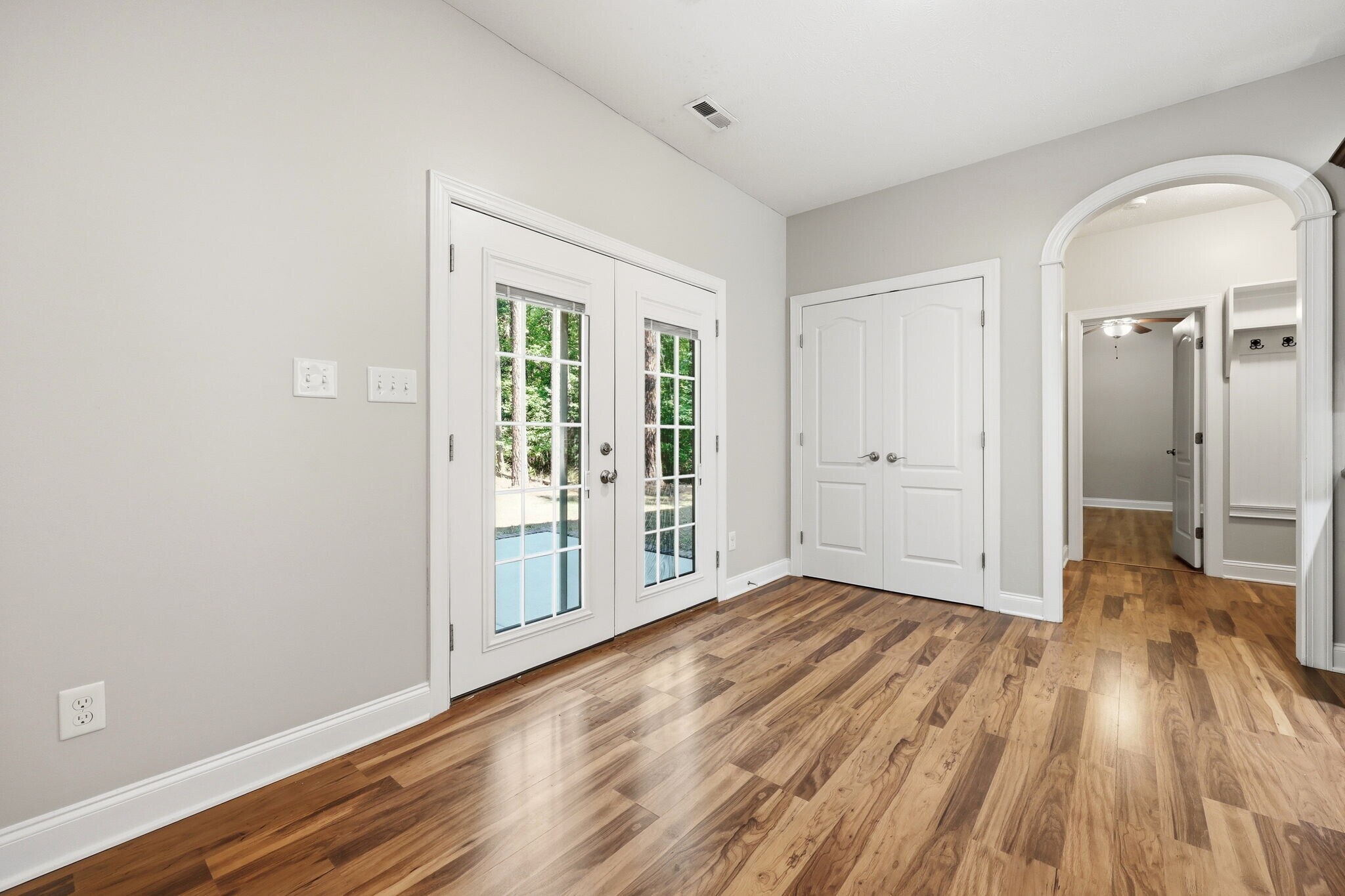 Building Photo - 768 Riverbirch Dr