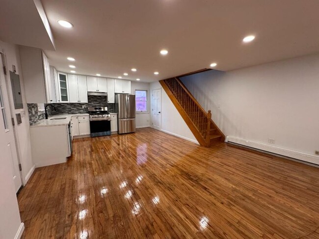 Building Photo - 3 bedroom in Brooklyn NY 11231