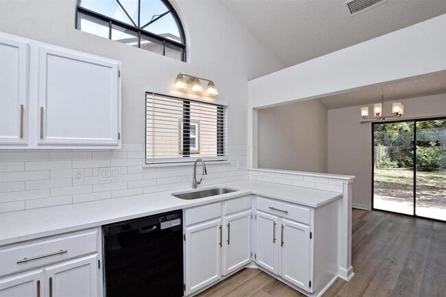 Building Photo - 1305 Elm Forest Dr