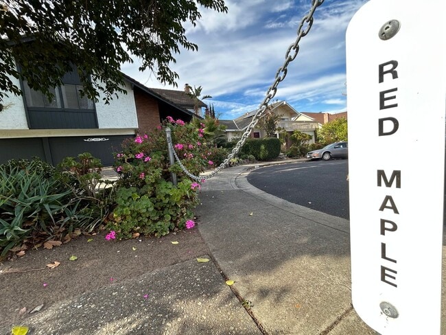 Building Photo - Sought after Concord Crossings Community 4...