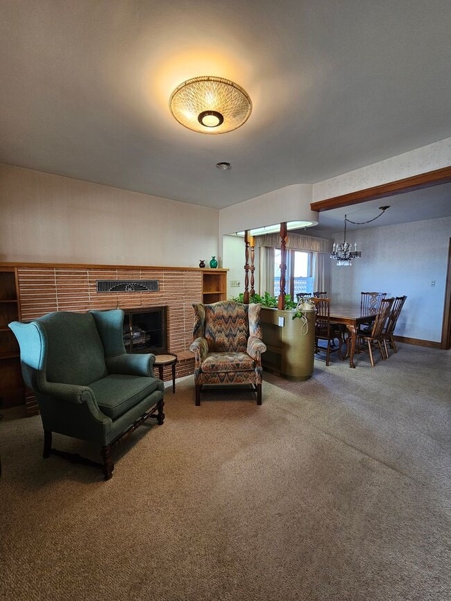 Building Photo - 4 BED | 2.5 BATH | DOUBLE GARAGE | WEST RAPID | FURNISHED