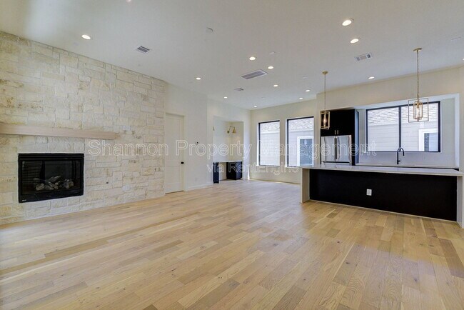 Building Photo - 1803 Dunlavy St
