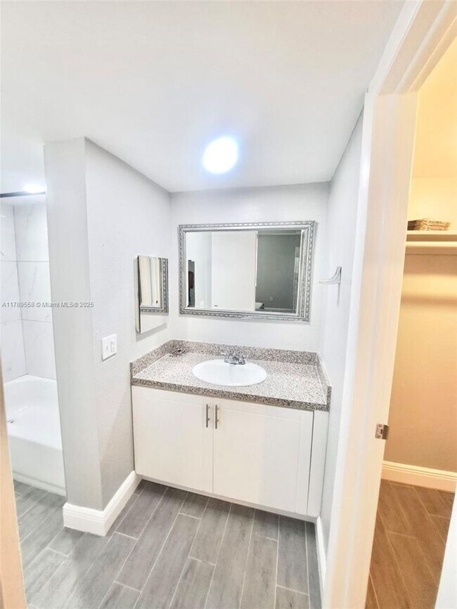 Building Photo - 10400 SW 108th Ave