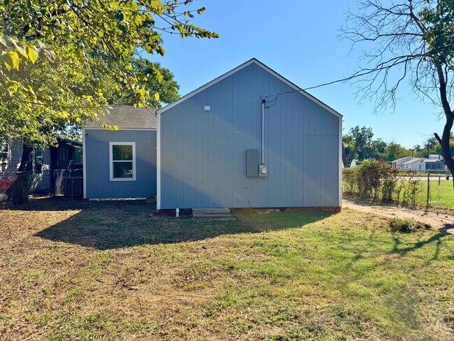 Building Photo - Fully Remodeled 3 Bed 2 Bath In Floral Hei...