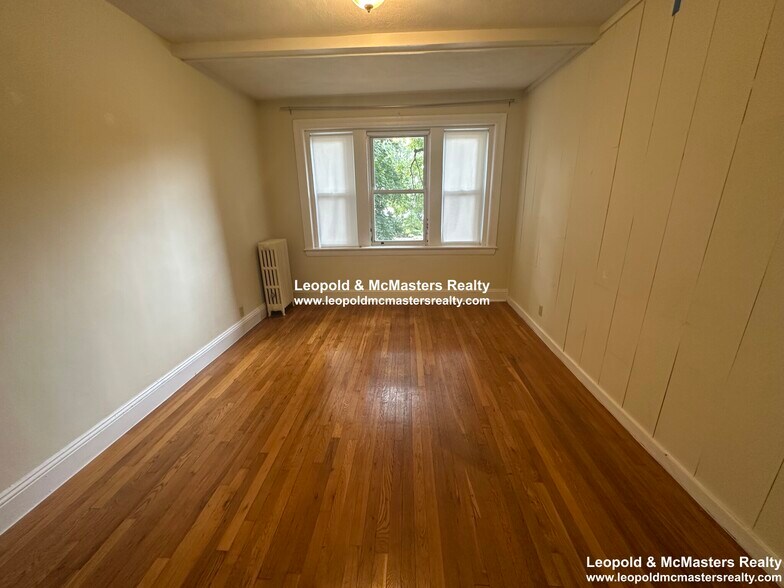 Building Photo - 76 Dunboy St