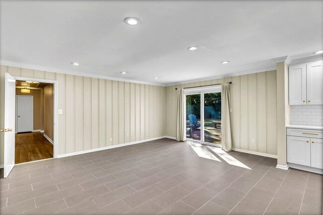 Building Photo - 317 Kensington Dr