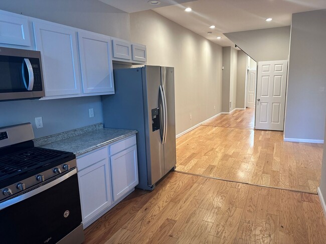 Building Photo - Newly Renovated, Spacious Home for Rent! L...