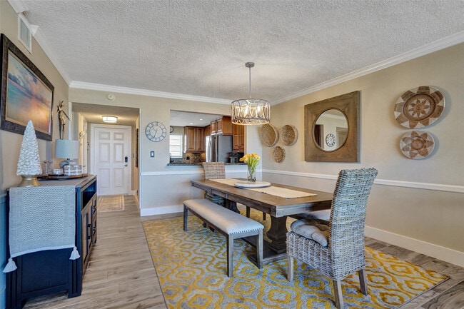 Building Photo - 3051 NE 48th St