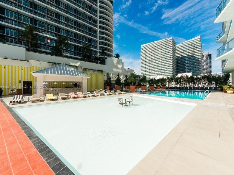 Building Photo - 1300 S Miami Ave