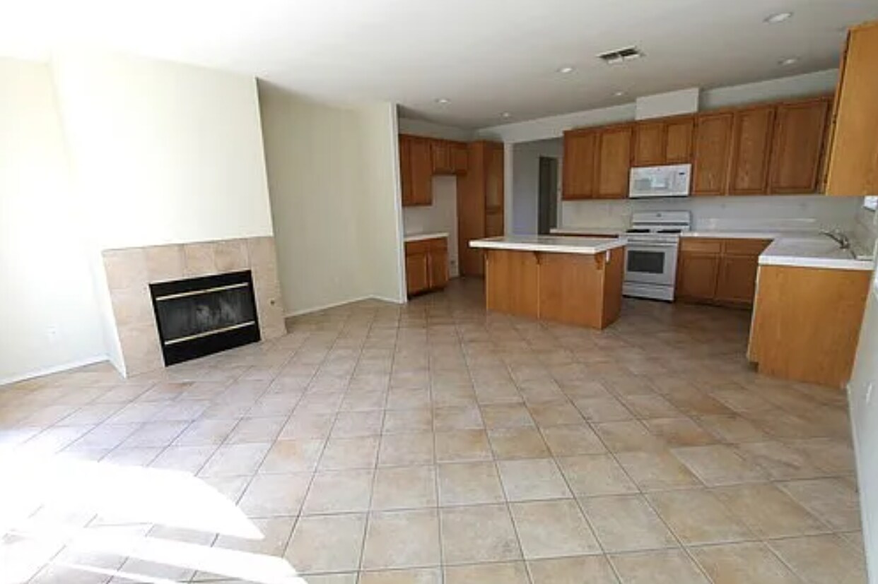 Building Photo - 40269 Miklich Dr