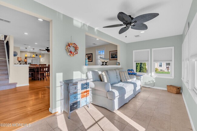 Building Photo - 1003 C St