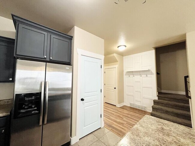 Building Photo - 1576 Venetian Way