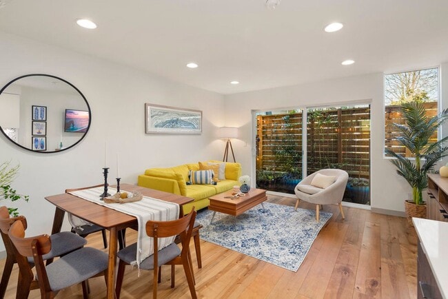 Building Photo - Modern Beacon Hill Townhome | Rooftop Deck...