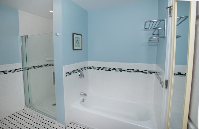 Building Photo - 180 Peaceable Ridge Rd