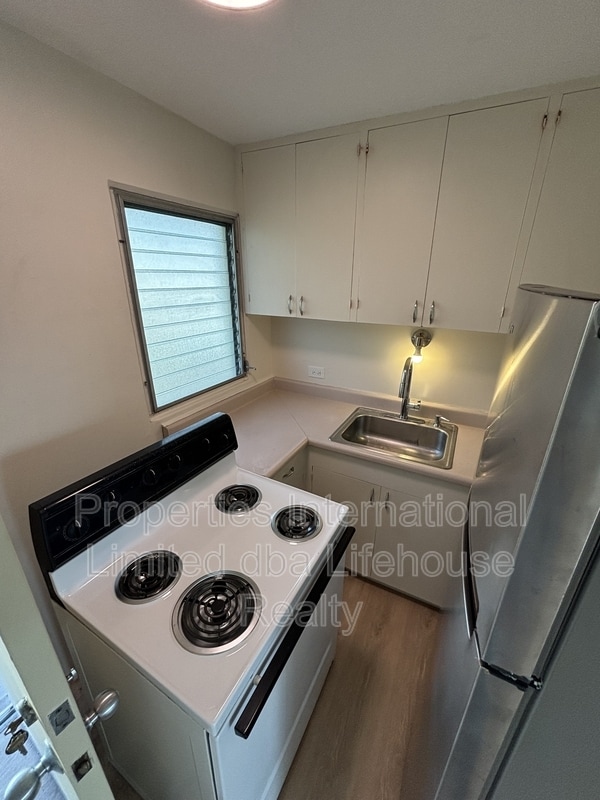 Building Photo - 625 Iolani Ave