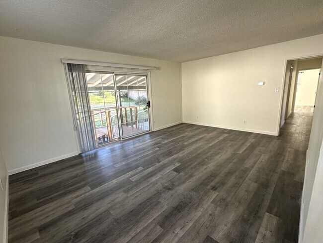 Building Photo - 10206 Hillview Ave