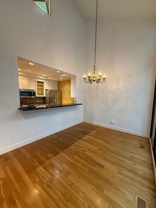 Building Photo - Santa Cruz Townhome Near UCSC! $500 off 1st month!