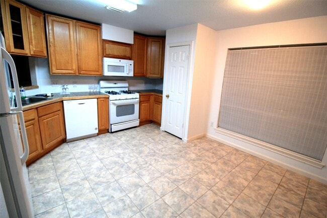 Building Photo - 15614 Barbarossa Dr