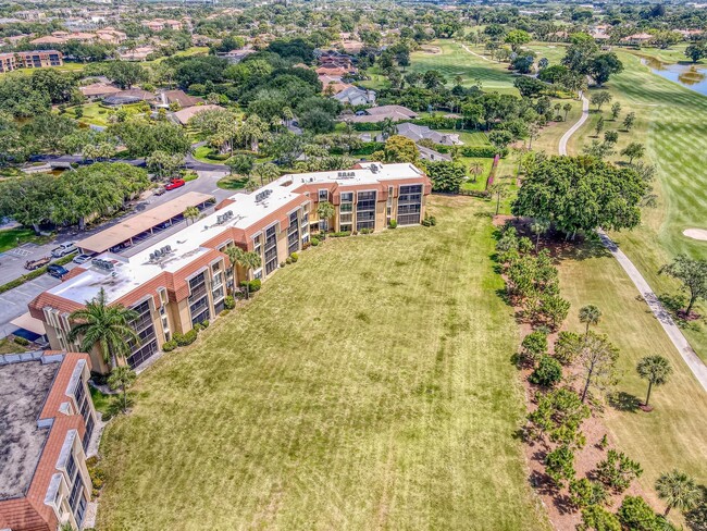 Building Photo - 5350 Woodland Lakes Dr