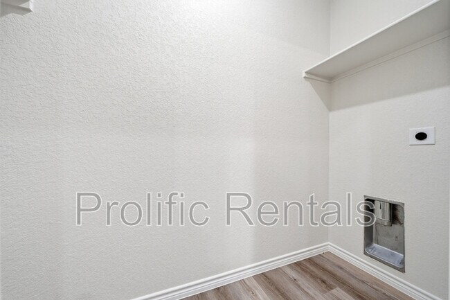 Building Photo - 126 Leon Ln