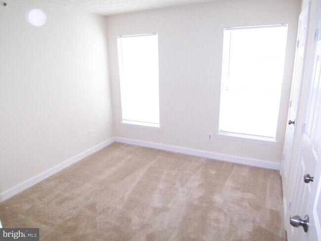 Building Photo - 905 Woodbridge Ct