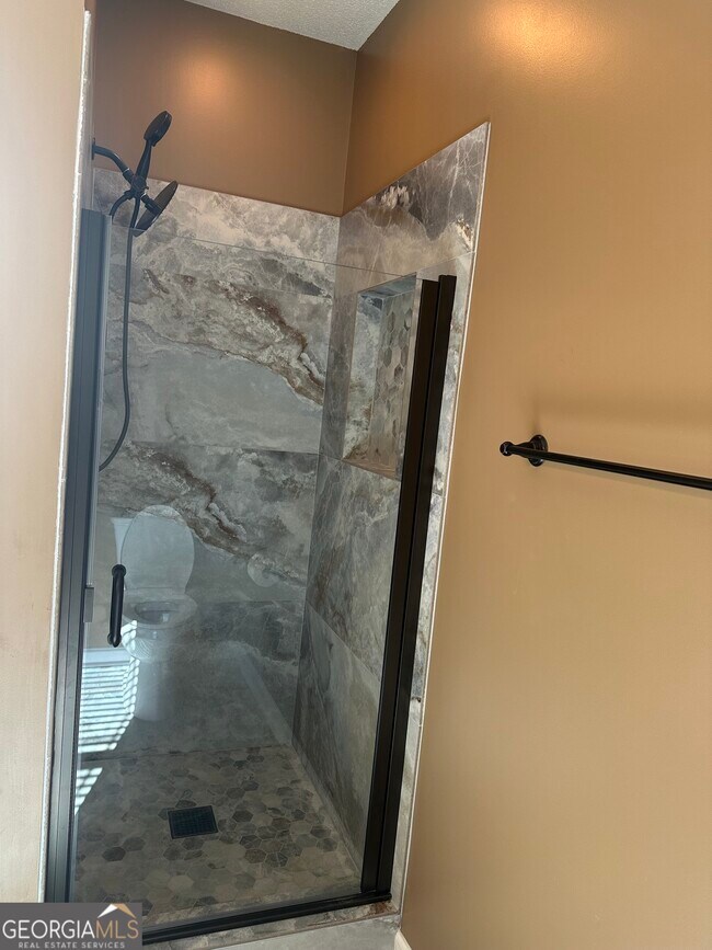 Building Photo - 124 Cottesford Dr SW