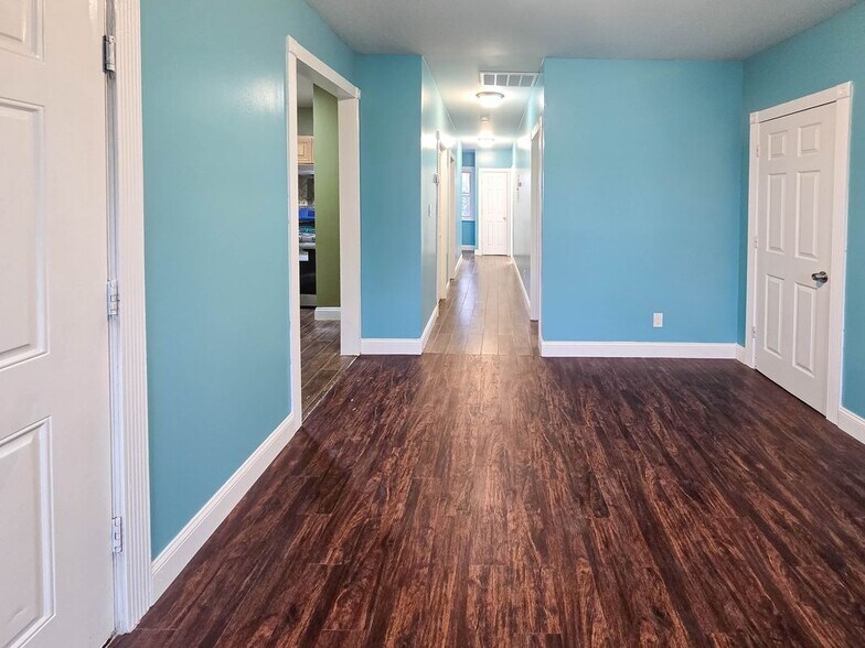Building Photo - 226 Renner Ave