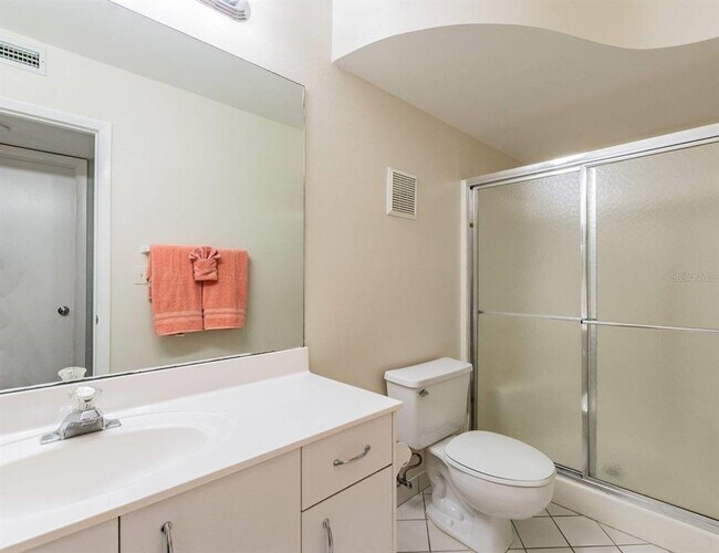 Building Photo - 6085 Bahia Del Mar Cir N