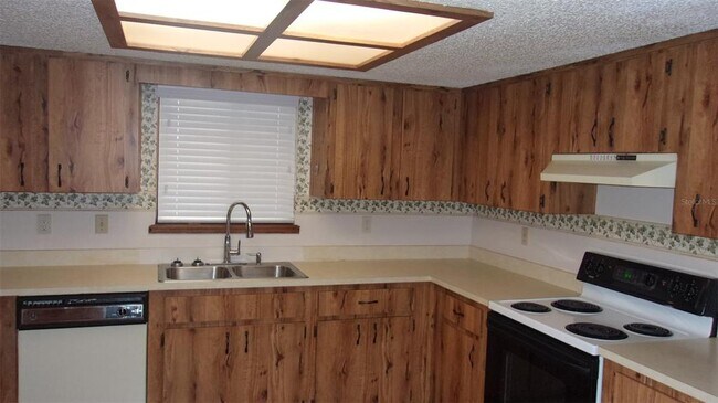 Building Photo - 10015 SW 90th Ct