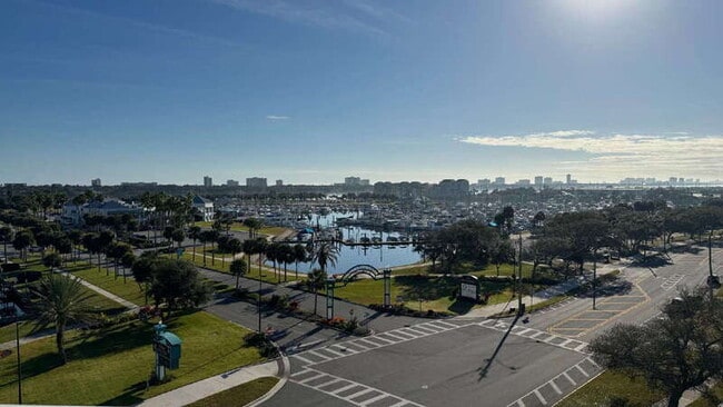 Building Photo - 404 S Beach St