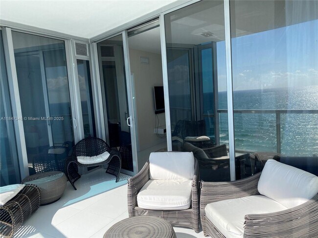 Building Photo - 17121 Collins Ave