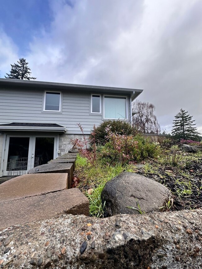 Building Photo - Charming 2-bedroom, 1-bathroom home