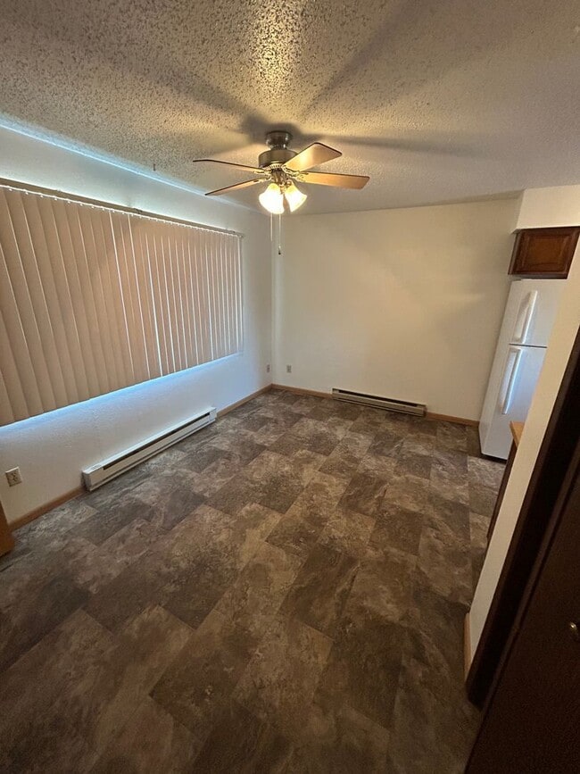 Building Photo - Lovely, Updated Townhome for Rent