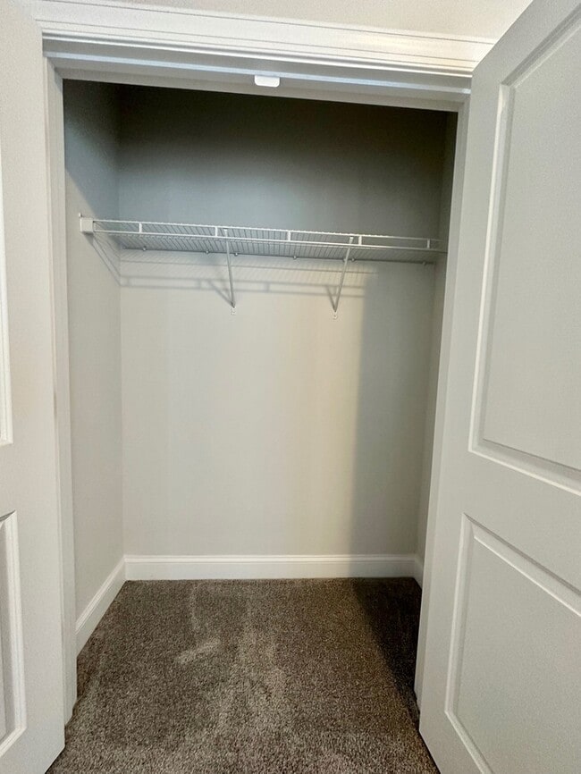 Building Photo - Beautiful Townhome with 3 bedrooms, three ...