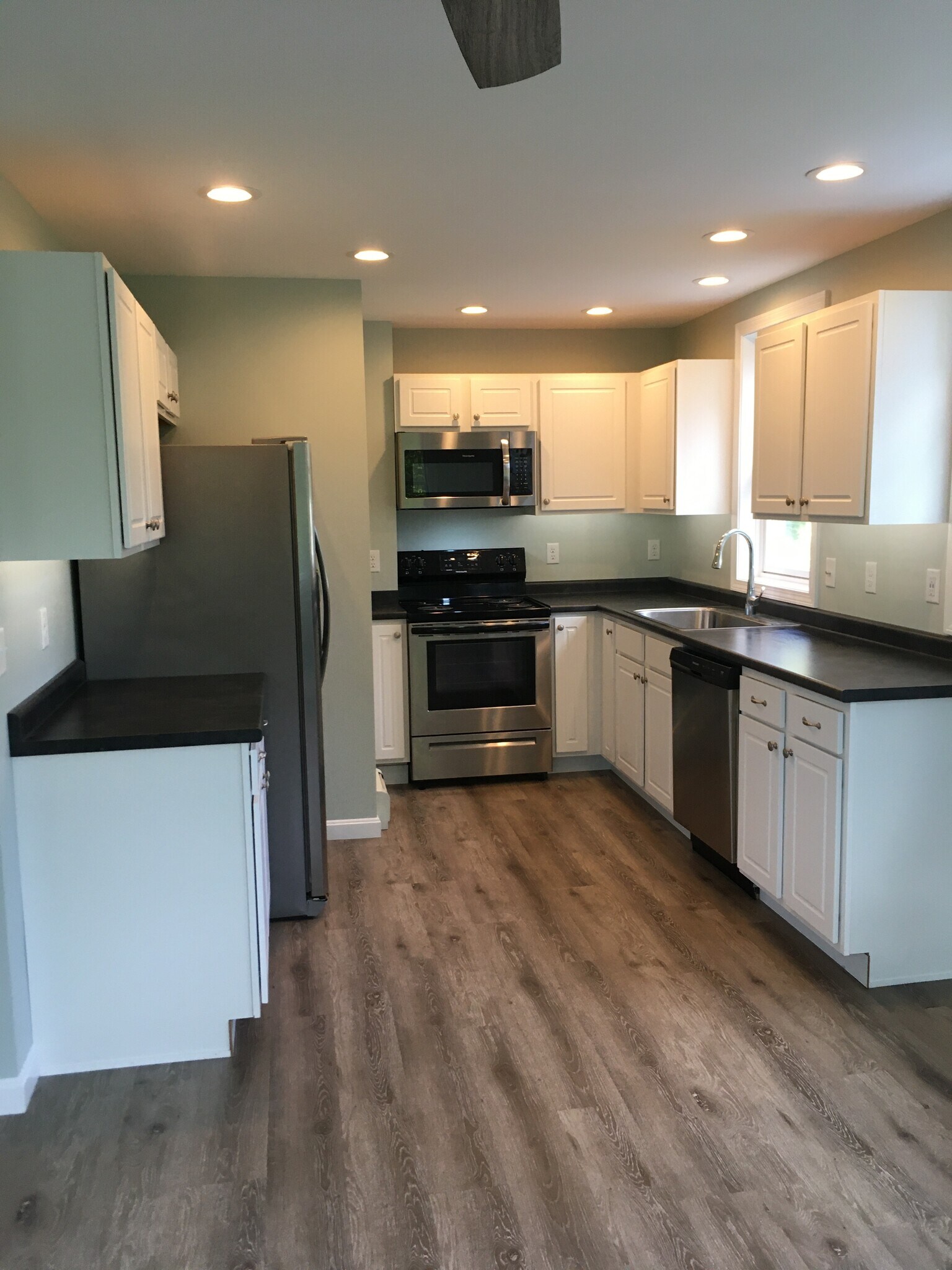 Building Photo - 284 Turnpike Rd