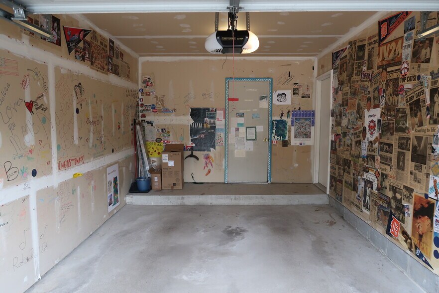 Garage - 16468 Radison Dr