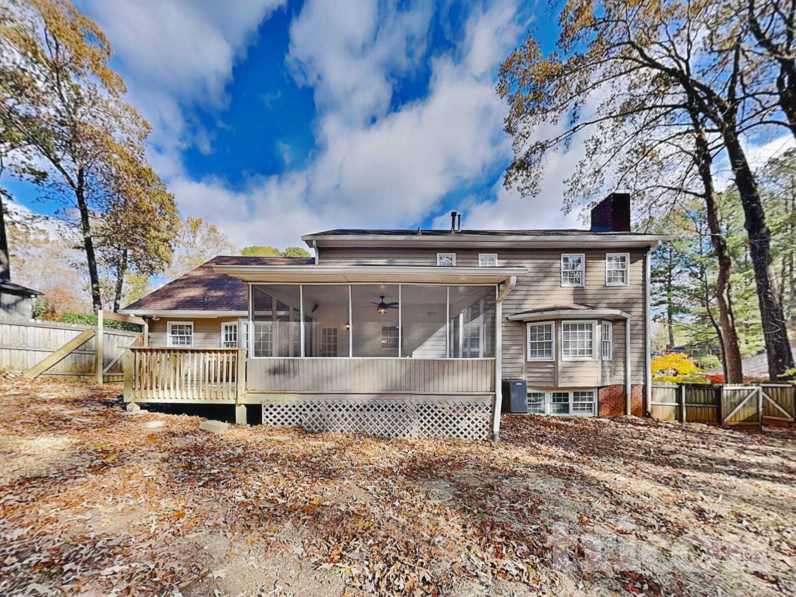 Building Photo - 361 Willow Glenn Dr