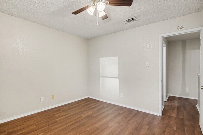 Building Photo - 3301 Aurora St