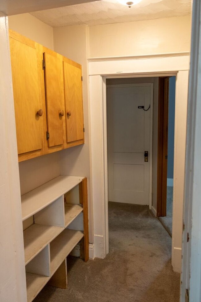 Building Photo - $2,100 | 3 Bedroom, 2 Bathroom House | Pet...
