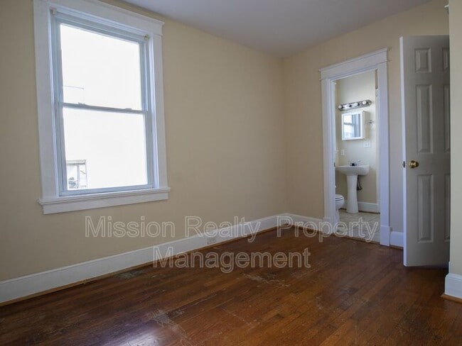 Building Photo - 1400 Bainbridge St