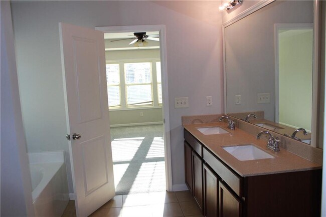 Building Photo - 4945 Ducote Trail
