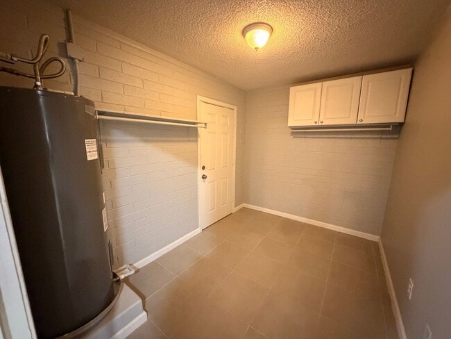 Building Photo - Single Story *NO* Carpet + *NO* HOA Avondale Home For Rent!